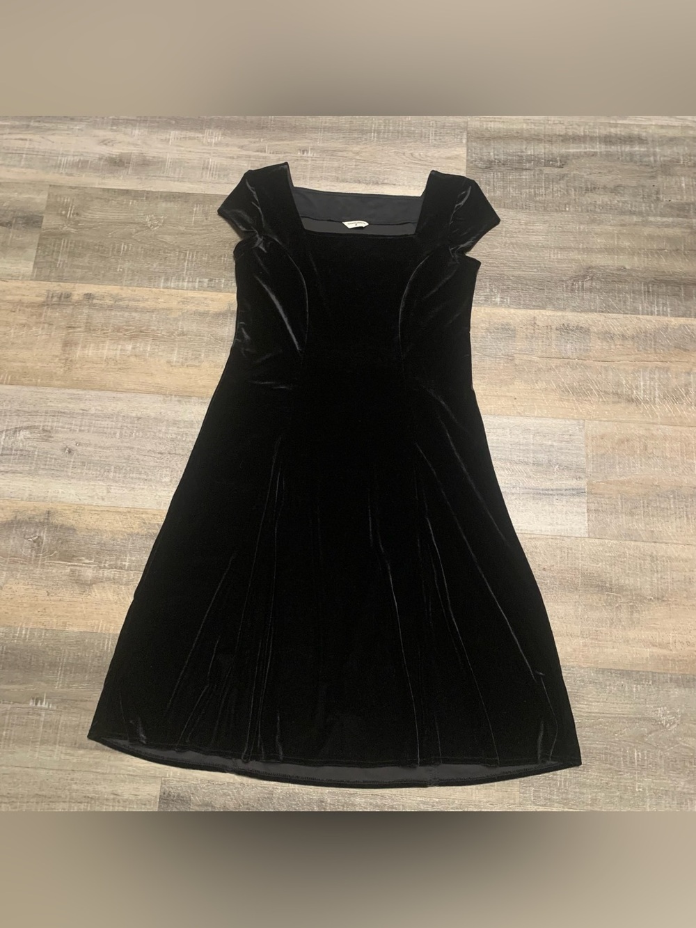 Formal Fashions Inc Little Black Velvet Square Neck Cap Sleeve A-Line Dress 6
